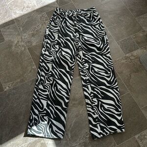 Shein zebra print high waisted size medium women’s jeans 85% cotton 15% poly